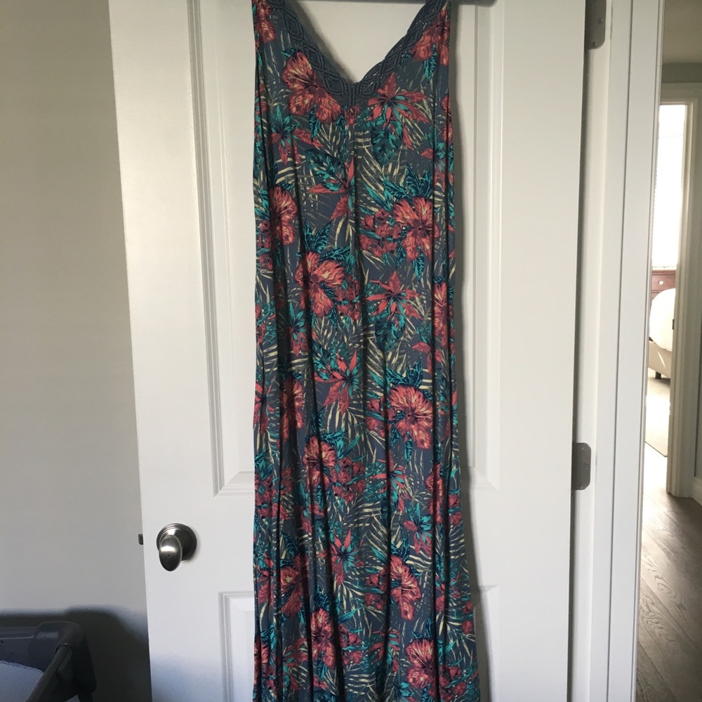 Roxy maxi tropical floral size M